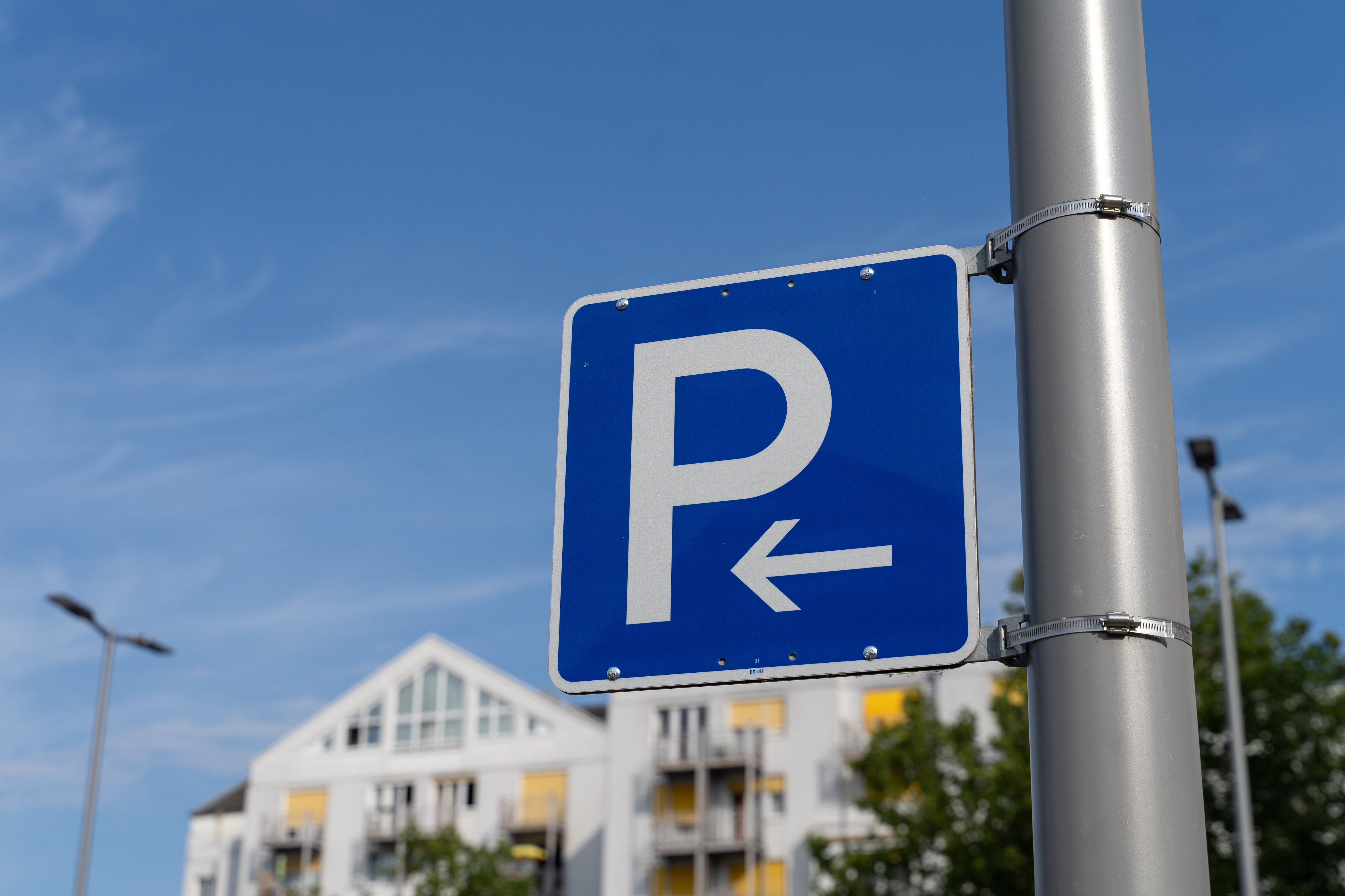 Foto: Park & Ride · Bus + Parkplatz